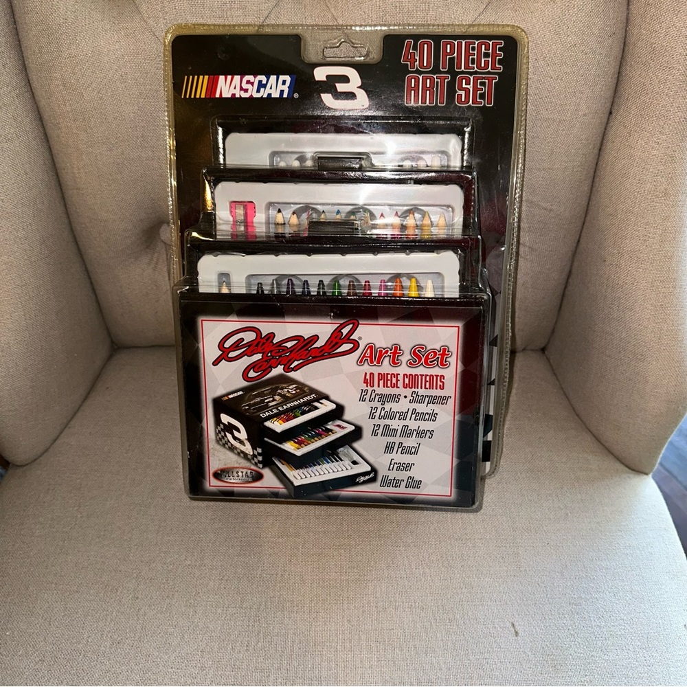 Vintage Nascar Dale Earnhardt 40pc Art Set never opened